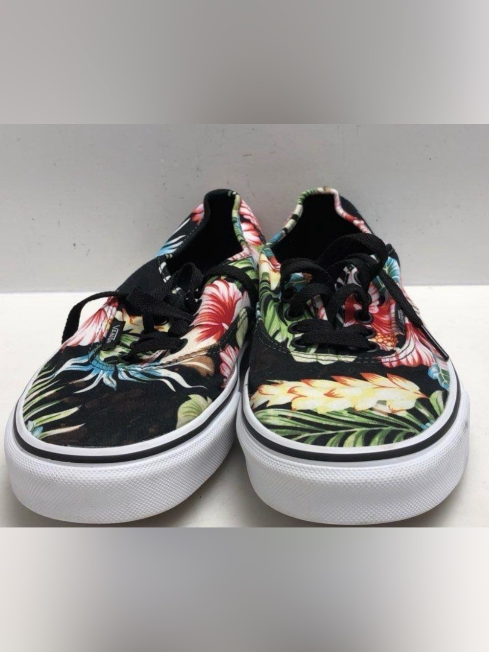 Vans Black Hawaiian Floral Low-Top Sneakers Size 7.5M/9W
